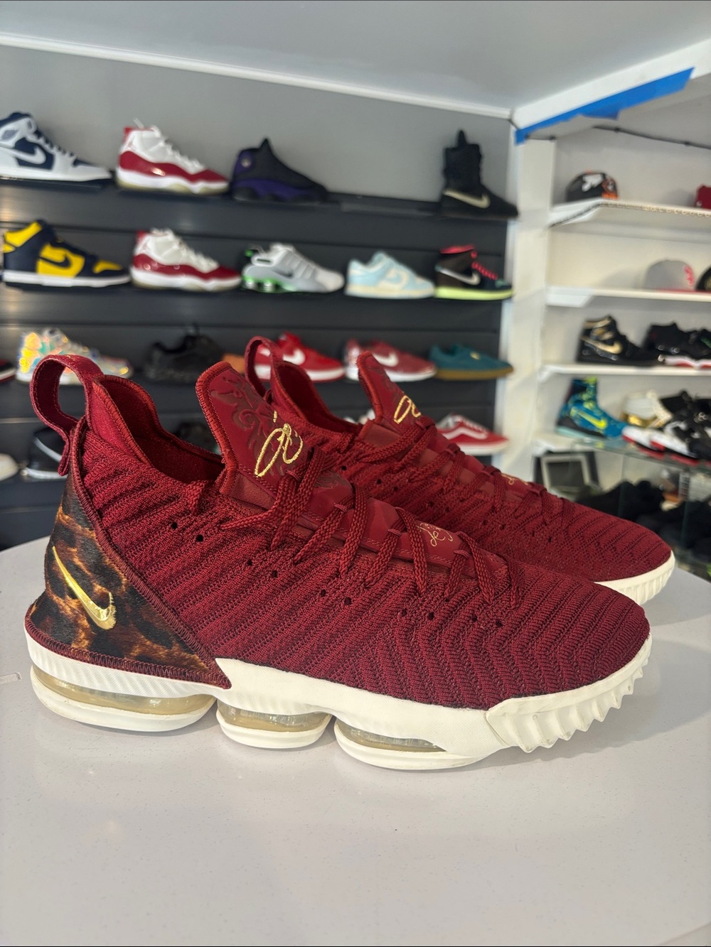 Nike LeBron ’16’ King Mens Size 12